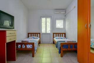 Гостевой дом Rooms and Apartments Oregon Будва Номер-студио с террасой-7