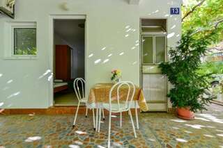 Гостевой дом Rooms and Apartments Oregon Будва Номер-студио с террасой-9