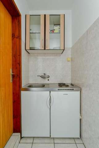 Гостевой дом Rooms and Apartments Oregon Будва Номер-студио с террасой-12