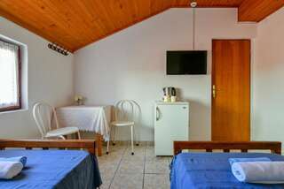 Гостевой дом Rooms and Apartments Oregon Будва Четырехместный номер "Комфорт"-3