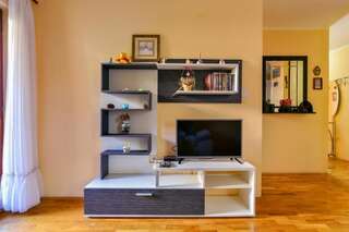 Гостевой дом Rooms and Apartments Oregon Будва Апартаменты с видом на сад-6