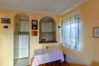 Гостевой дом Rooms and Apartments Oregon Будва Апартаменты с видом на сад-13