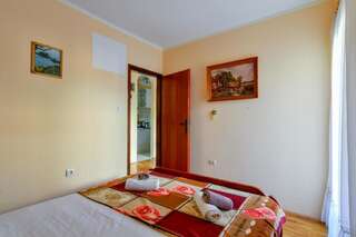 Гостевой дом Rooms and Apartments Oregon Будва Апартаменты с видом на сад-15