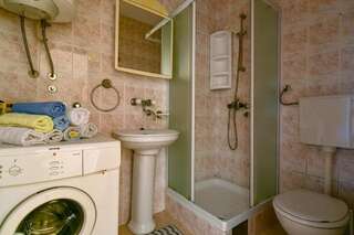 Гостевой дом Rooms and Apartments Oregon Будва Апартаменты с видом на сад-16