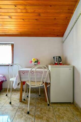 Гостевой дом Rooms and Apartments Oregon Будва Двухместный номер с 1 кроватью или 2 отдельными кроватями-7