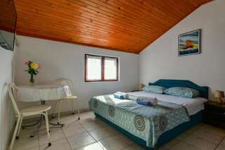 Гостевой дом Rooms and Apartments Oregon Будва Двухместный номер с 1 кроватью или 2 отдельными кроватями-13