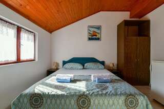 Гостевой дом Rooms and Apartments Oregon Будва Двухместный номер с 1 кроватью или 2 отдельными кроватями-14