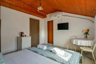 Гостевой дом Rooms and Apartments Oregon Будва Двухместный номер с 1 кроватью или 2 отдельными кроватями-16