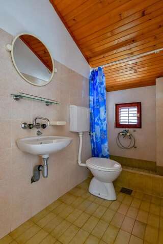 Гостевой дом Rooms and Apartments Oregon Будва Двухместный номер с 1 кроватью или 2 отдельными кроватями-17