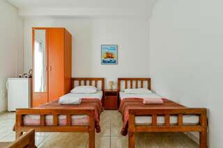 Гостевой дом Rooms and Apartments Oregon Будва Трехместный номер-1