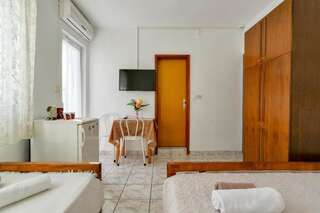 Гостевой дом Rooms and Apartments Oregon Будва Трехместный номер-10