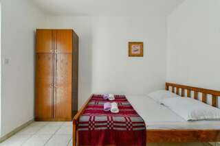 Гостевой дом Rooms and Apartments Oregon Будва Трехместный номер-13