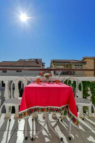 Гостевой дом Rooms and Apartments Oregon Будва Номер-студио с террасой-1